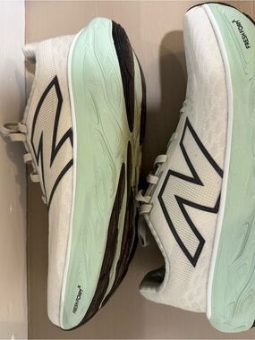 New Balance Women's Fresh Foam X 1080 V14 Shoes 7.5 D (Wide)